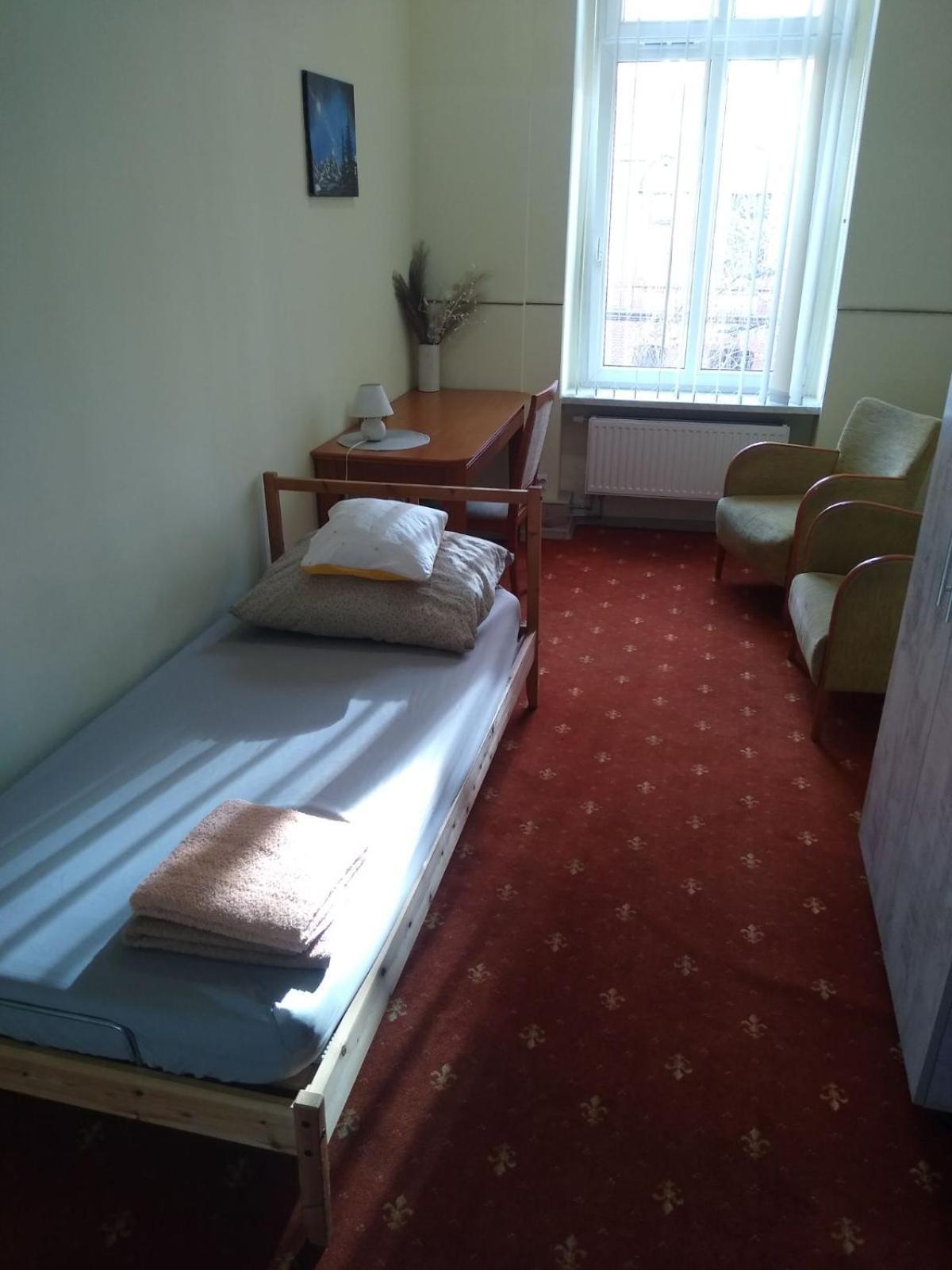 Hostel Kwadrans Gliwice Exterior foto