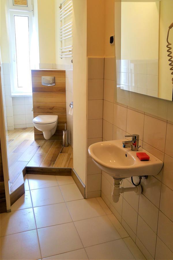 Hostel Kwadrans Gliwice Exterior foto